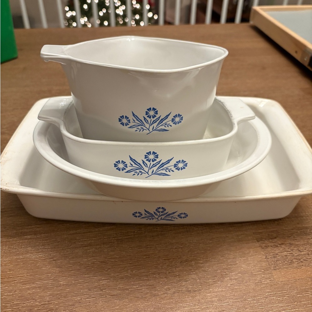 Four-piece set vintage Corningware Blue Cornflower